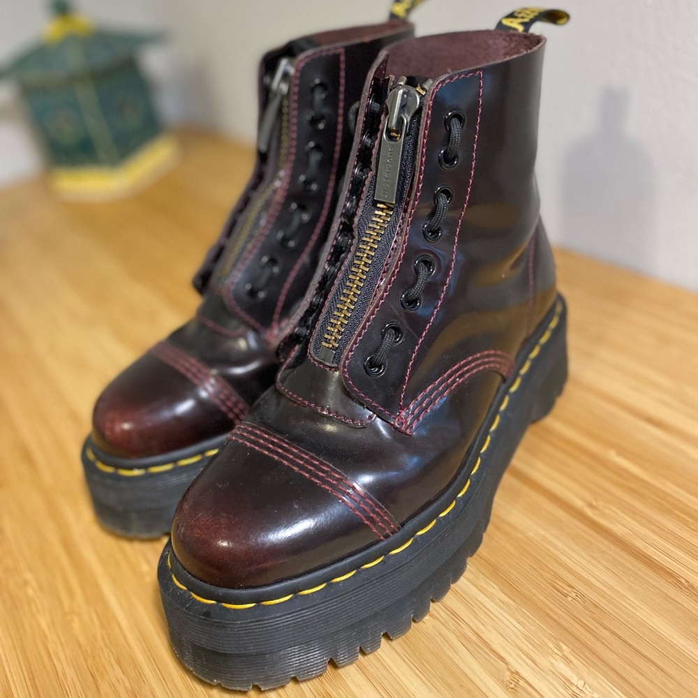 Doc Martens vegan Sinclair platform boots